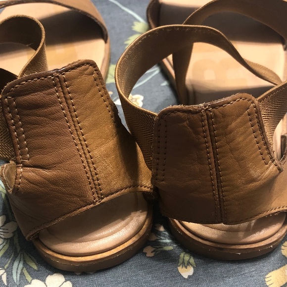 SOREL Ella II Flat Adjustable Stretch Comfort Sandal in Brown Leather Size 9 - Picture 5 of 8